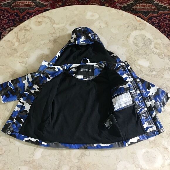 BNWOT Nevada Camo Vinyl Rain Jacket - Picture 3 of 5